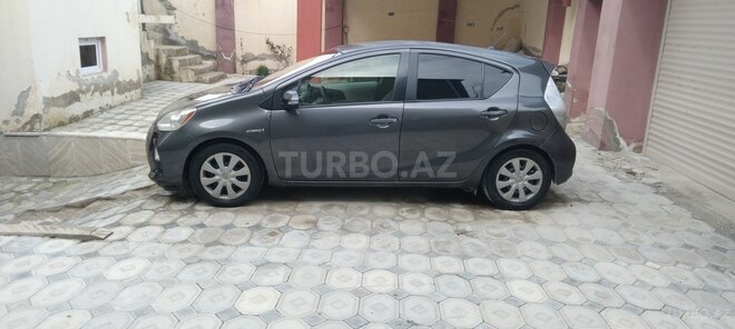 Toyota Prius C-10