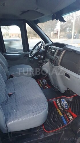 Ford Transit-6