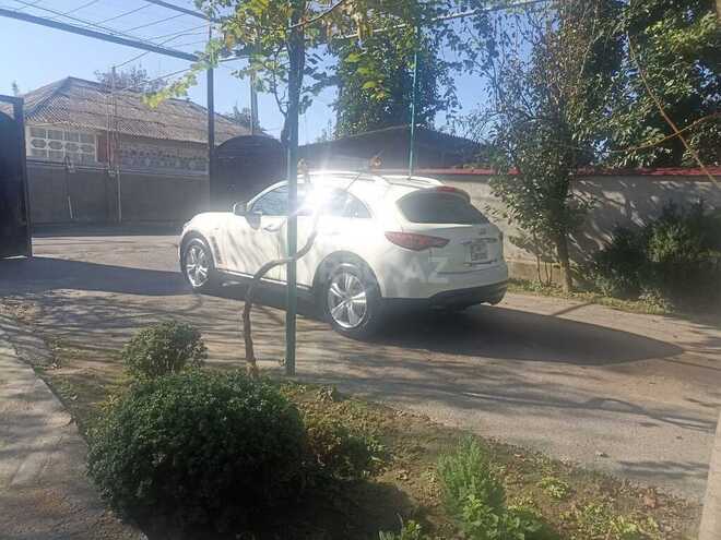 Infiniti FX35-16