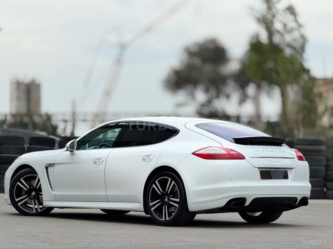 Porsche Panamera-4