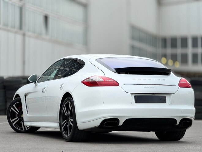 Porsche Panamera-5
