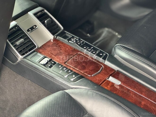 Porsche Panamera-13