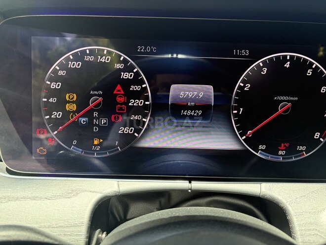 Mercedes E 400 4MATIC-10