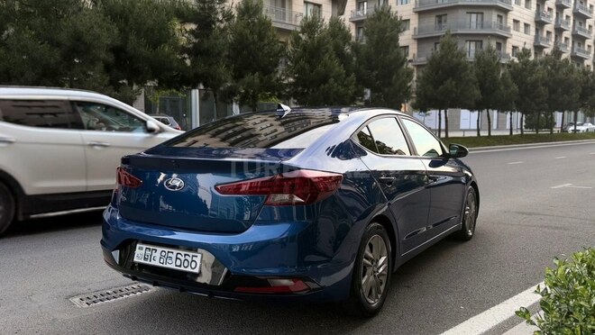 Hyundai Elantra-4