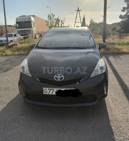 Toyota Prius V-1