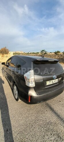 Toyota Prius V-4