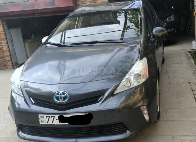 Toyota Prius V-9