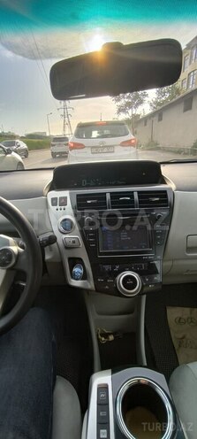 Toyota Prius V-11