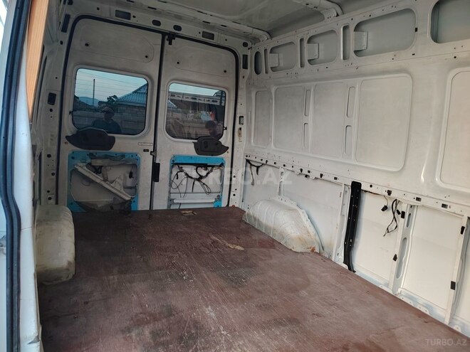 Ford Transit-5