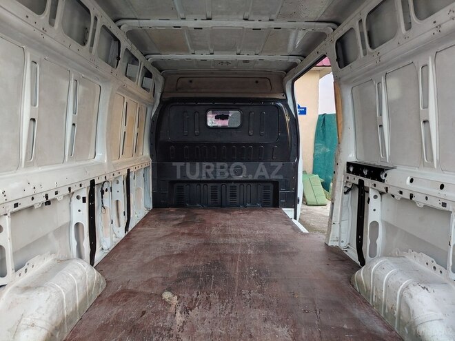 Ford Transit-6