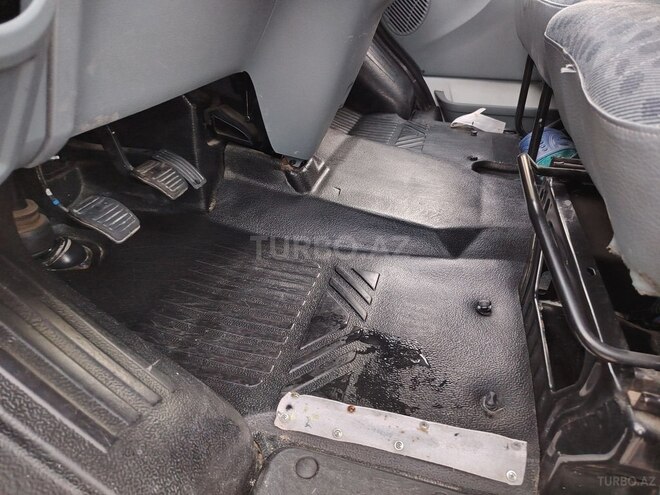 Ford Transit-10