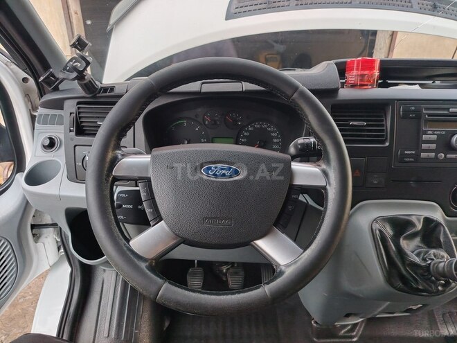 Ford Transit-7
