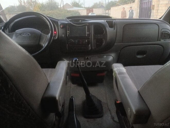 Ford Transit-3