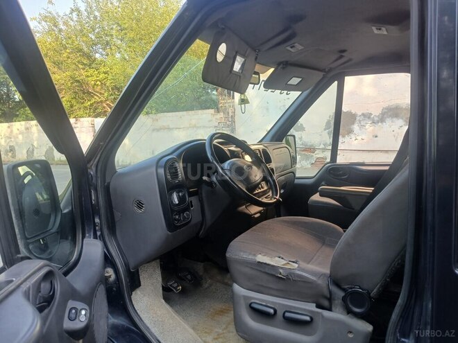 Ford Transit-5