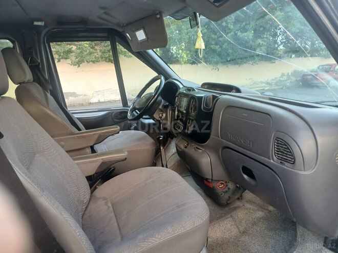 Ford Transit-4
