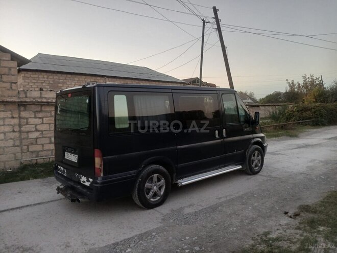Ford Transit-10