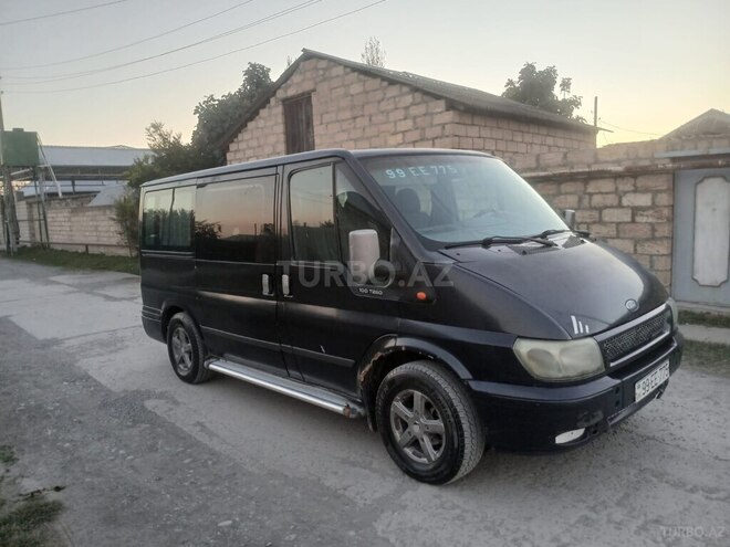 Ford Transit-13