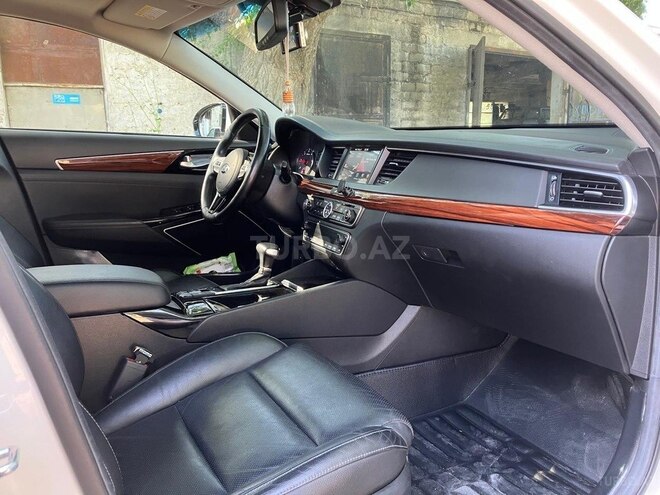 Kia K7-3