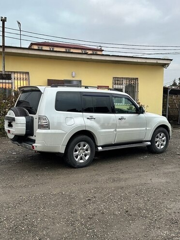 Mitsubishi Pajero-3