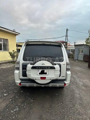 Mitsubishi Pajero-2