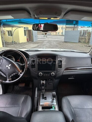 Mitsubishi Pajero-5