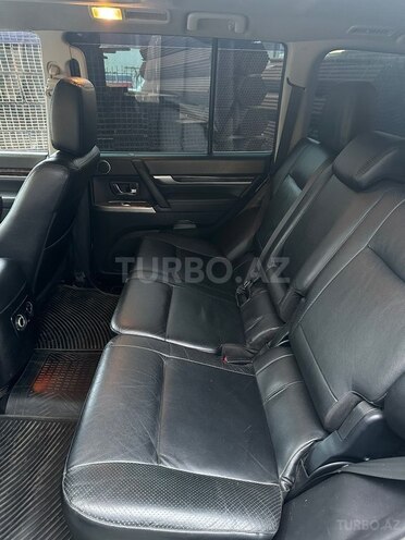 Mitsubishi Pajero-7