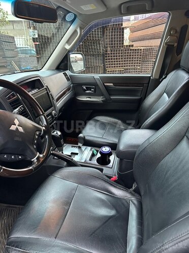 Mitsubishi Pajero-6