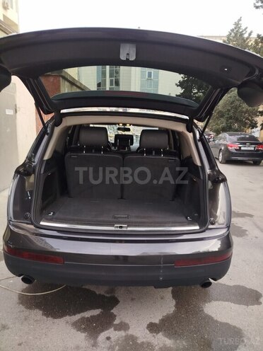 Audi Q7-5