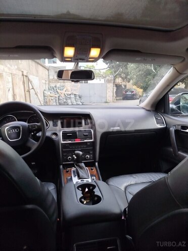 Audi Q7-8