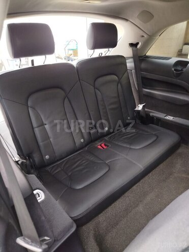 Audi Q7-9