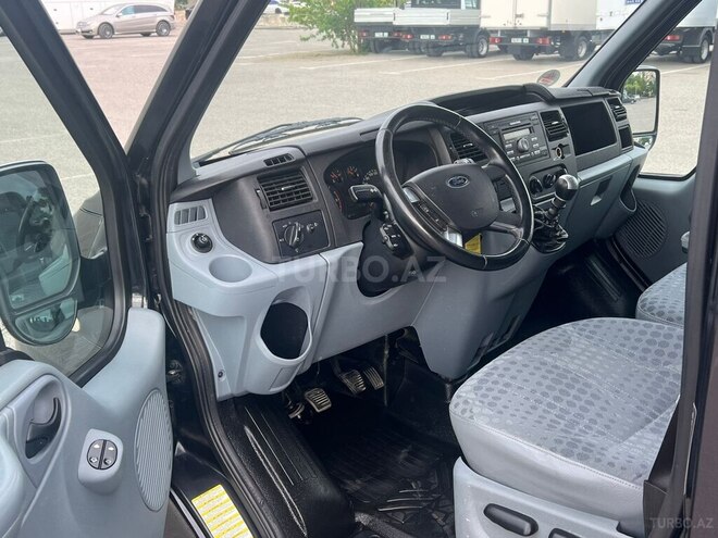 Ford Transit-5