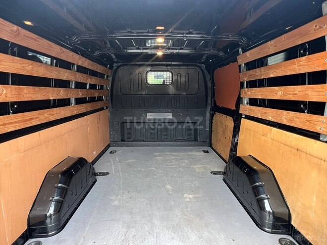 Ford Transit-9