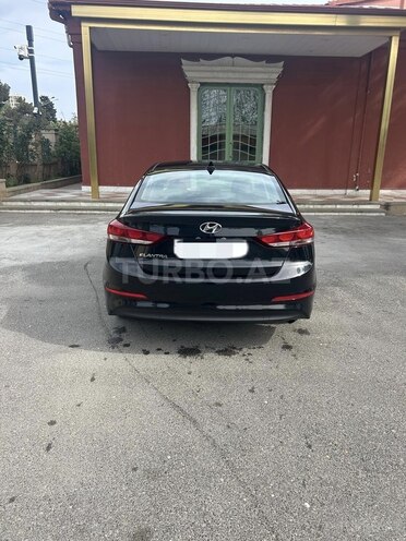 Hyundai Elantra-2