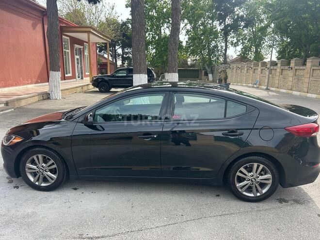 Hyundai Elantra-3