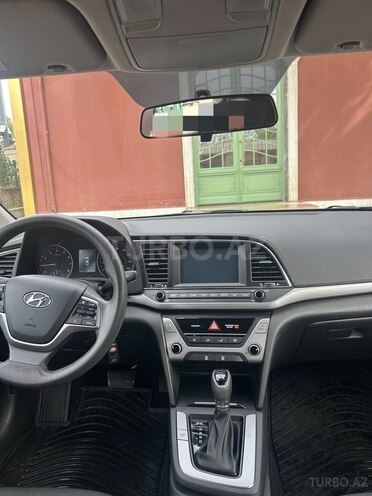 Hyundai Elantra-4