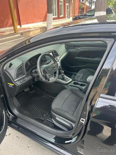 Hyundai Elantra-8