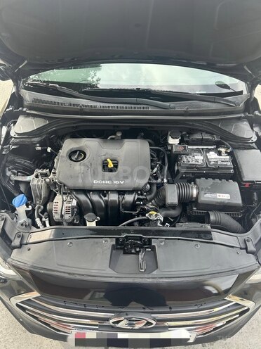 Hyundai Elantra-6
