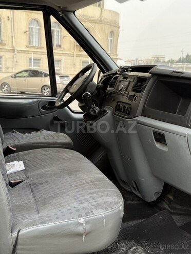 Ford Transit-7