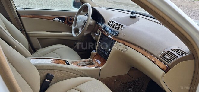 Mercedes E 300-9