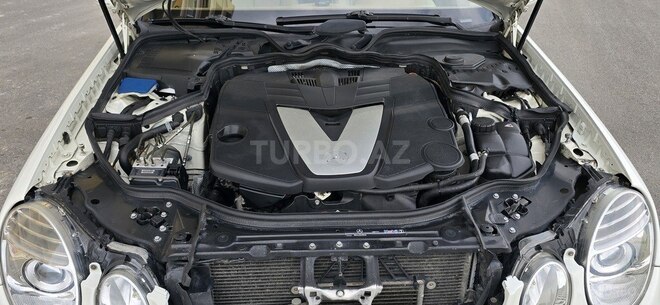 Mercedes E 300-11