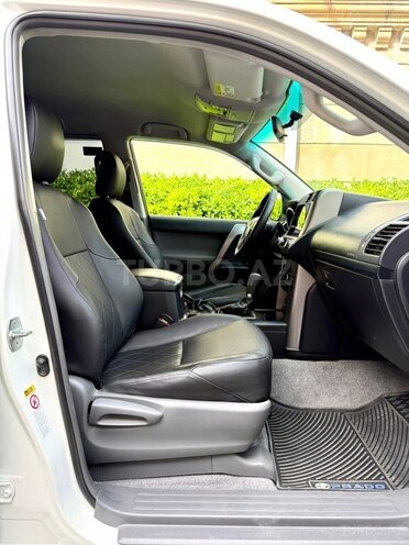 Toyota Land Cruiser Prado-12