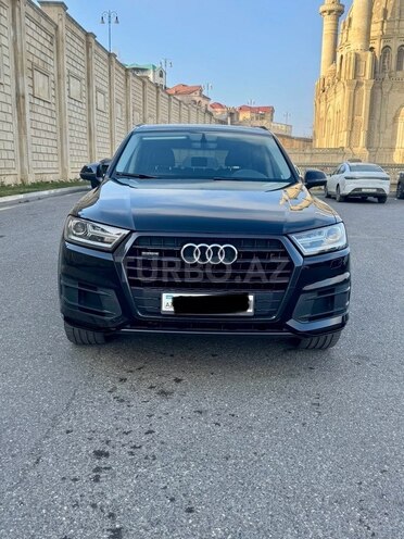 Audi Q7-1