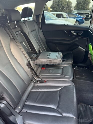 Audi Q7-5