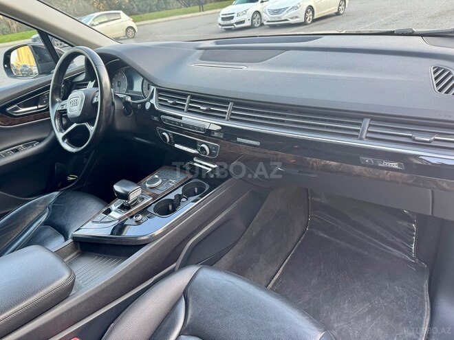 Audi Q7-7