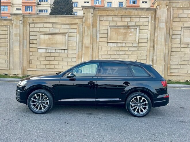 Audi Q7-4