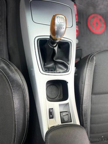 Renault Laguna-14