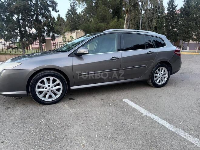 Renault Laguna-6