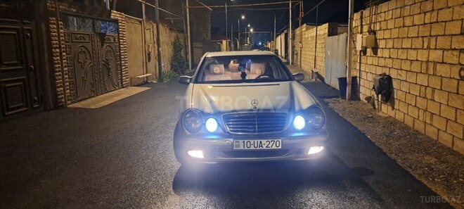 Mercedes E 270-1