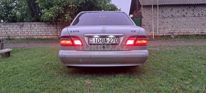 Mercedes E 270-2