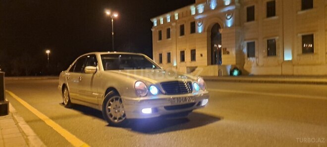 Mercedes E 270-6